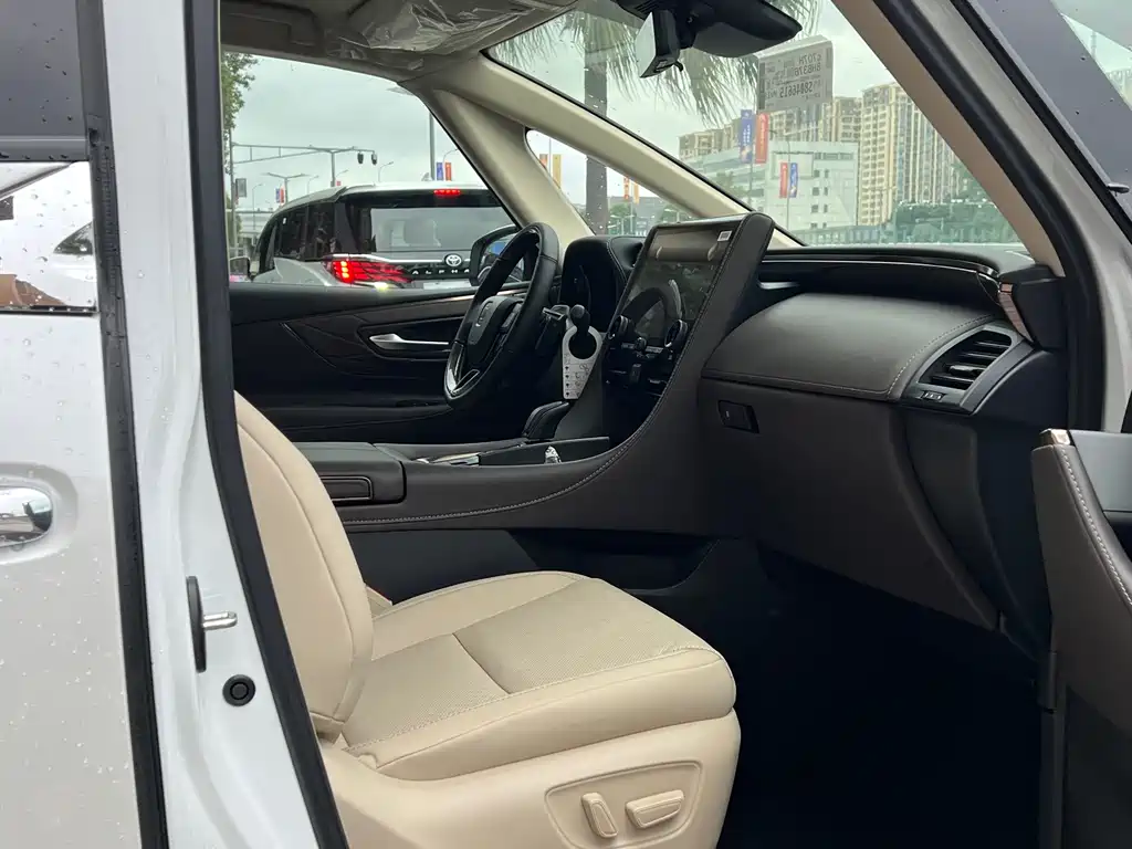 Toyota Vellfire — фото 4