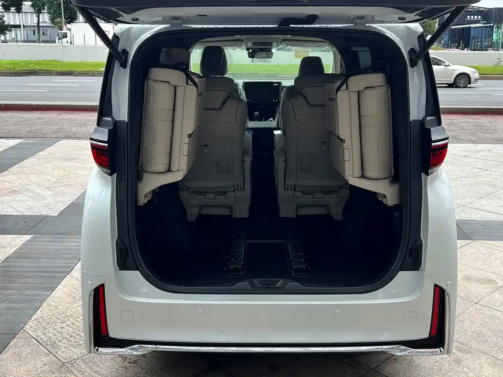 Toyota Vellfire — фото 25