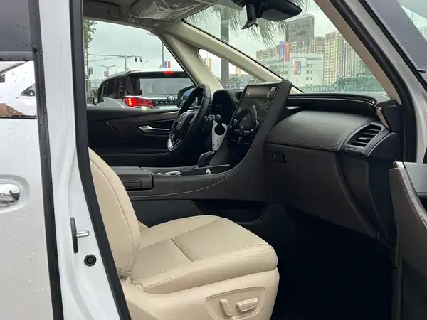 Toyota Vellfire 2024