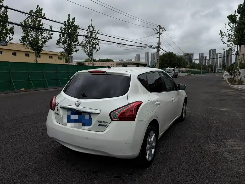 Nissan Tiida 2013