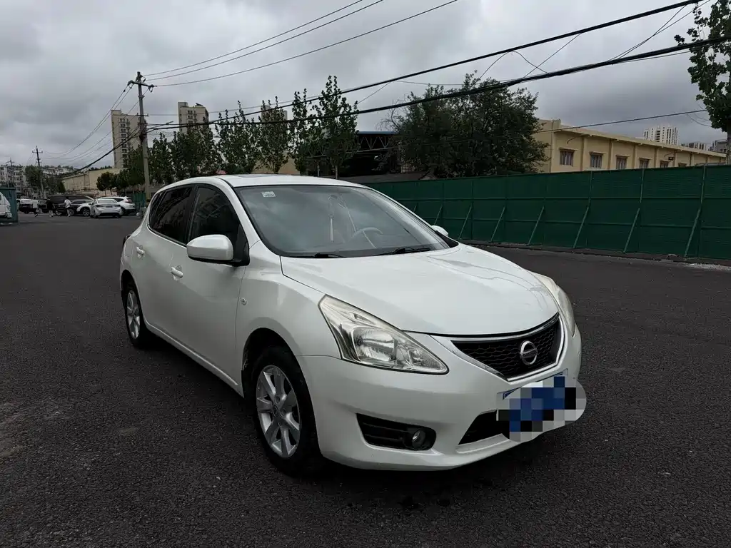 Nissan Tiida 2013