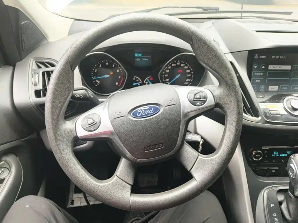 Ford Kuga 2015 — фото 11