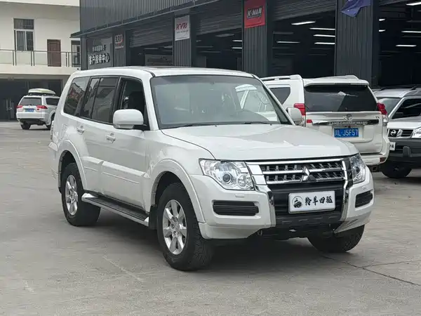 Mitsubishi Pajero 2017