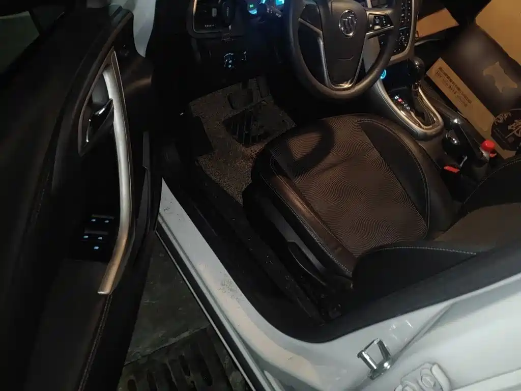 Buick Excelle 2015 — фото 14