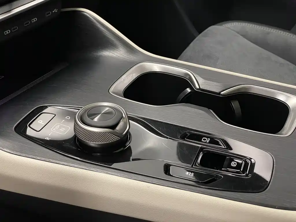 Lexus RZ 2023 — фото 19