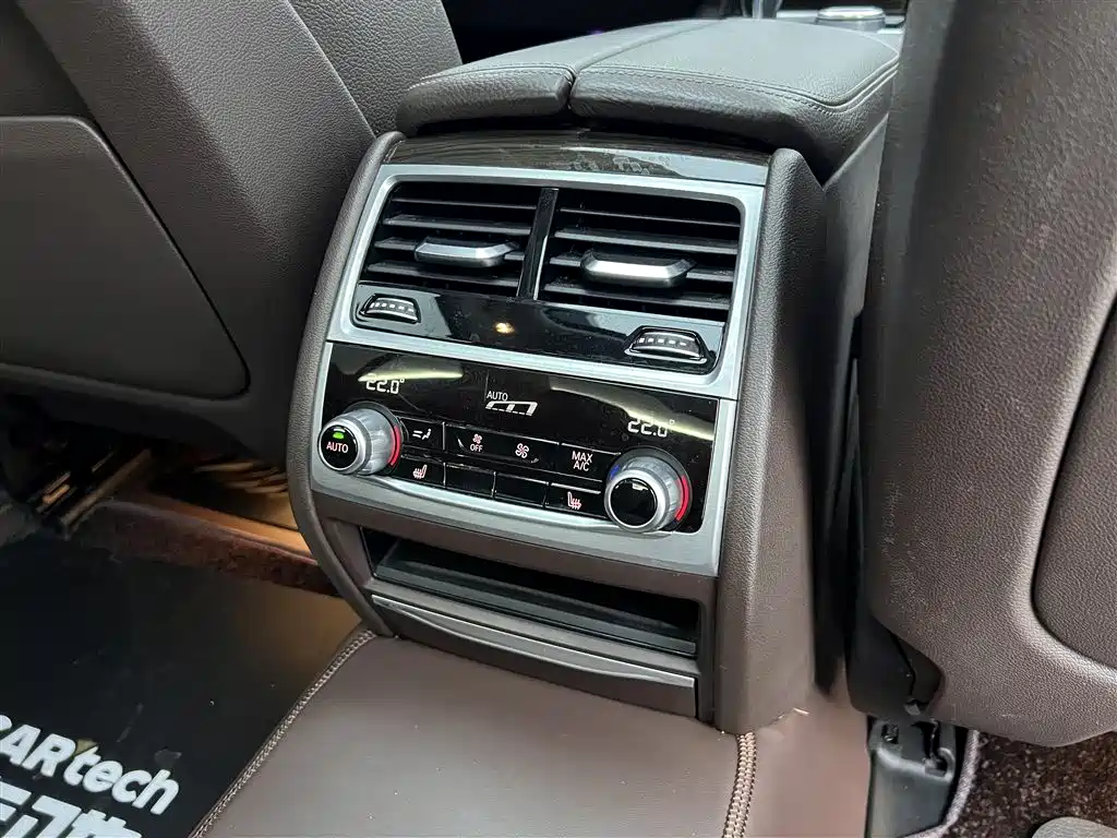 BMW 7 Series 2018 — фото 23