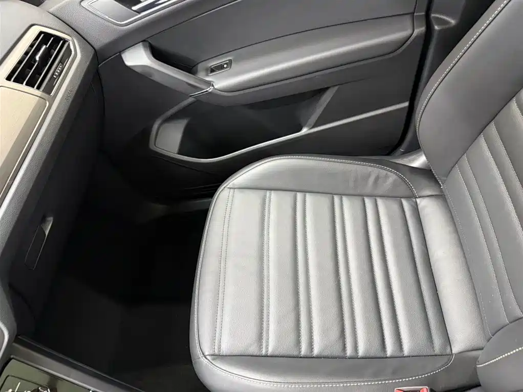 Volkswagen Touran 2023 — фото 21