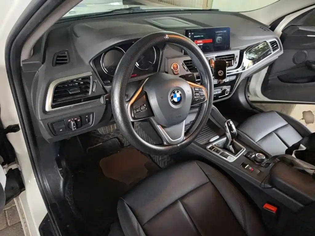 BMW 1 Series 2020 — фото 14