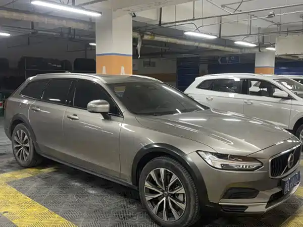 Volvo V90 2023