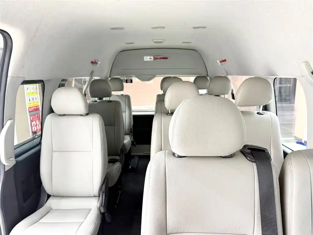 Toyota Hiace 2017 — фото 7