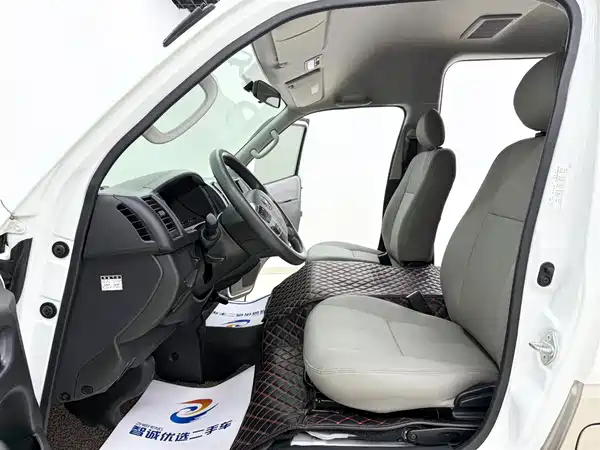 Toyota HIACE 2011