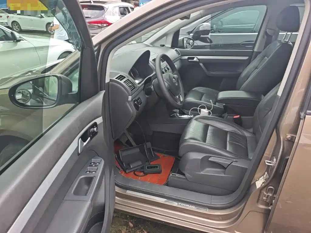 Volkswagen Touran 2015 — фото 16