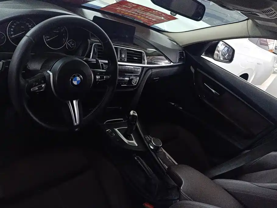 BMW 3 Series 2018 — фото 12