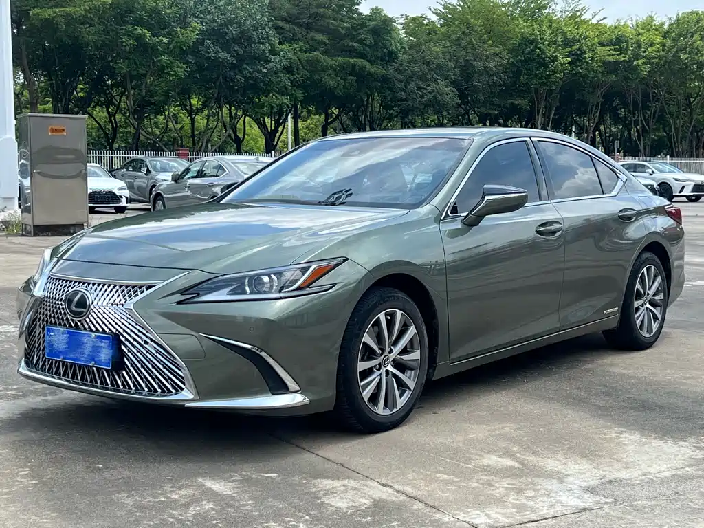 Lexus ES 2021 — фото 1