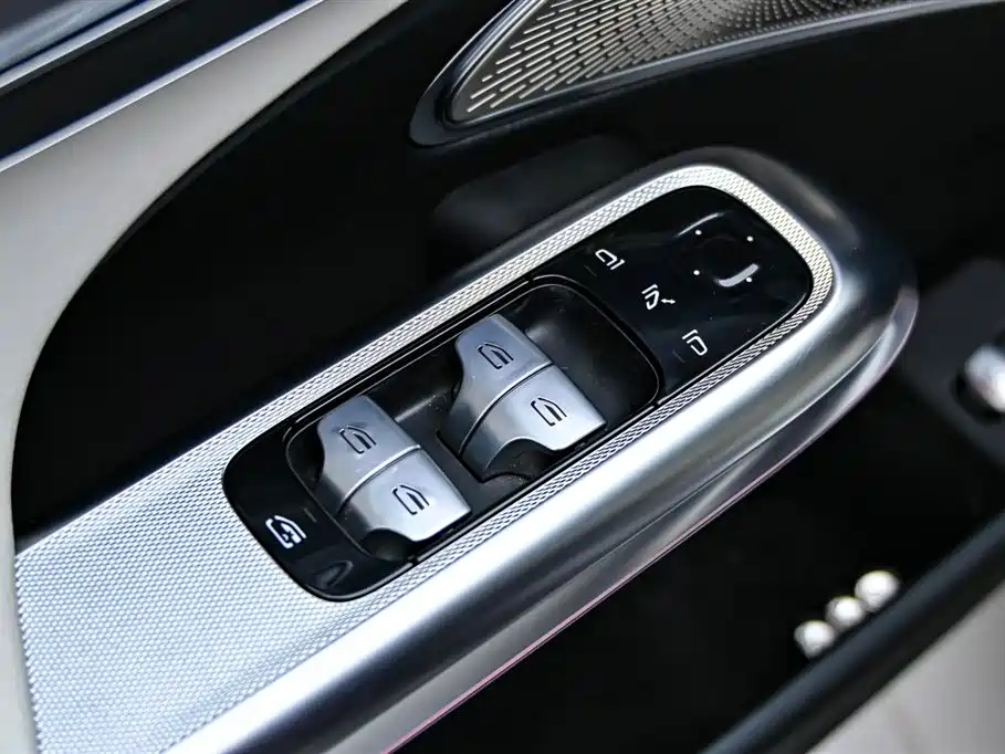 Mercedes-Benz E-Class 2024 — фото 23