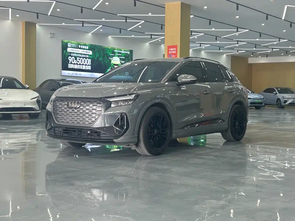Audi Q4 e-tron 2024 — фото 1
