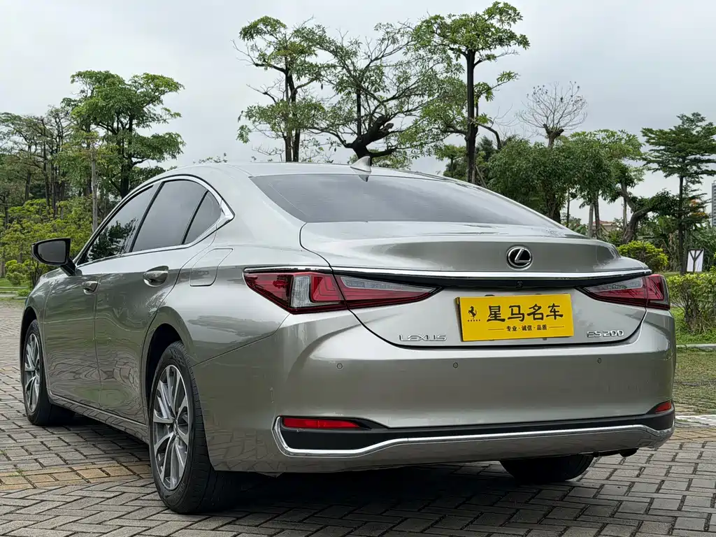 Lexus ES 2023 — фото 16
