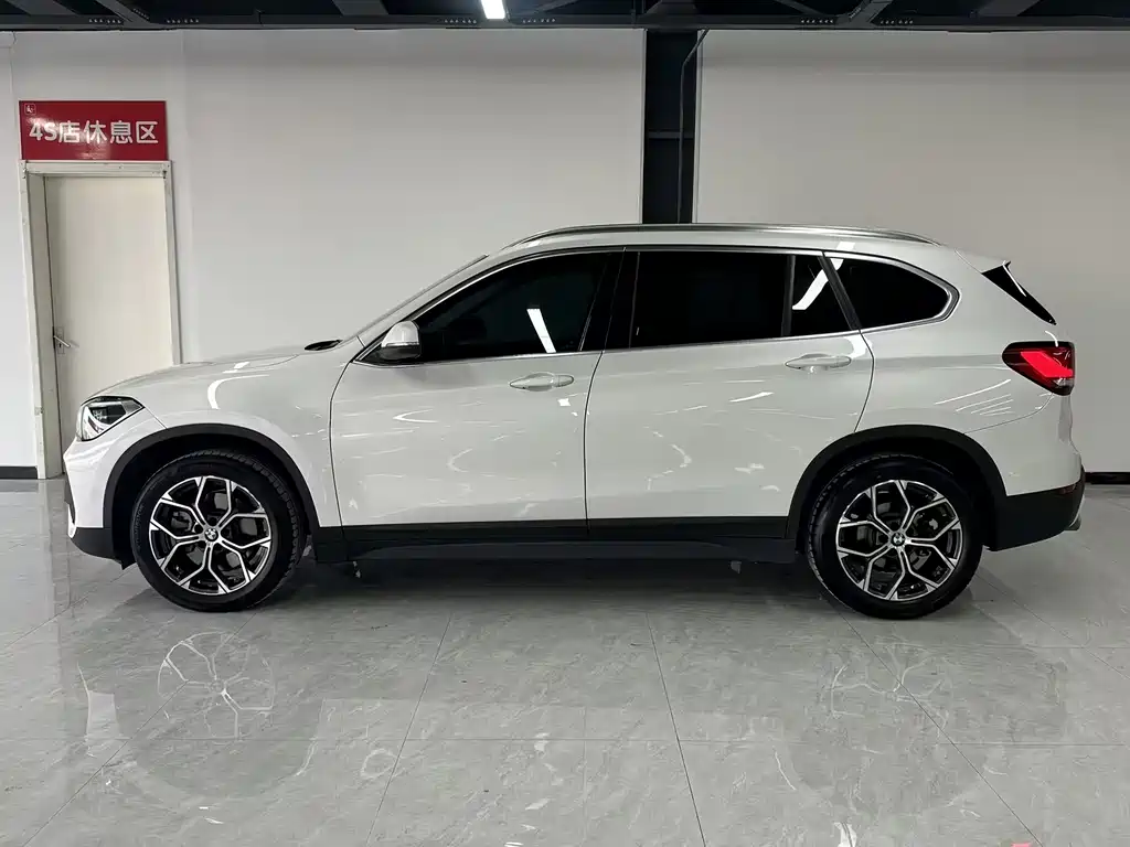 BMW X1 2022 — фото 3