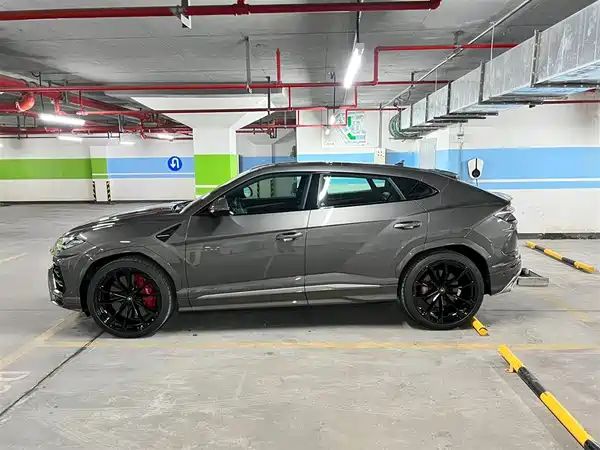 Lamborghini Urus 2021