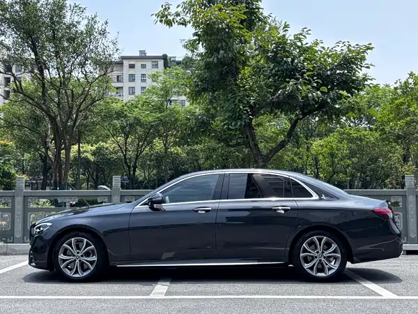 Mercedes-Benz E-Class 2022