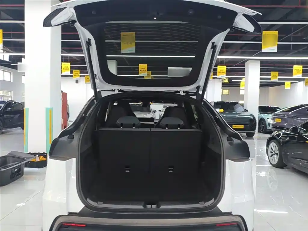 Tesla Model Y L 2026 — фото 19