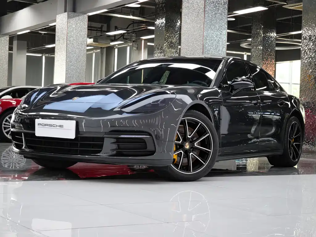 Porsche Panamera 2018 — фото 1