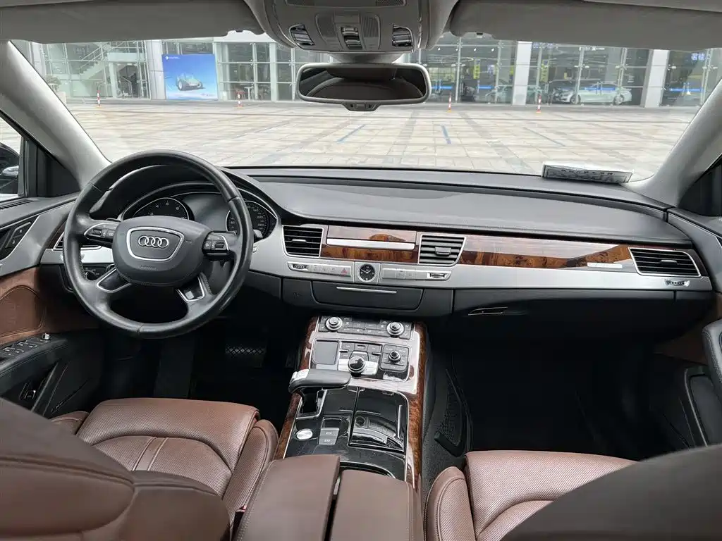 Audi A8 2014 — фото 16