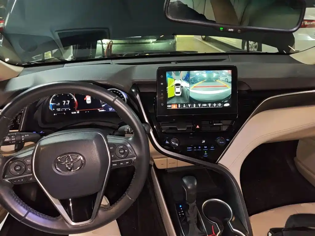 Toyota Camry 2023 — фото 10