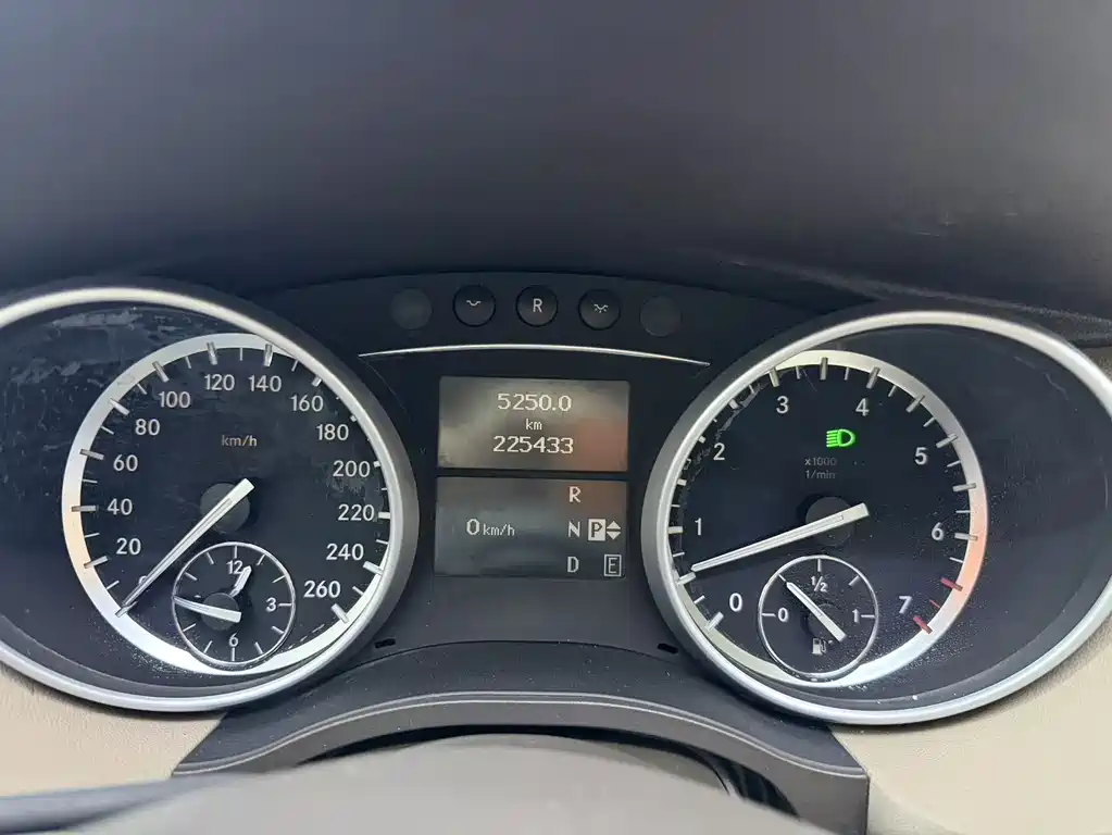 Mercedes-Benz R-Class 2010
