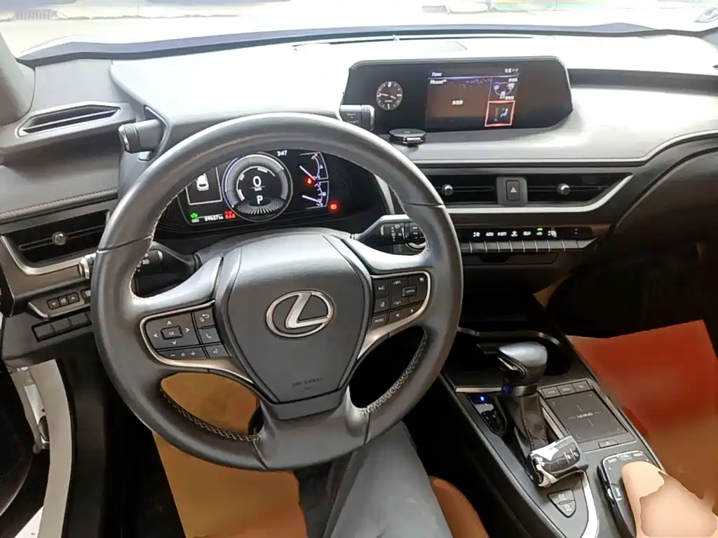 Lexus UX 2021 — фото 10