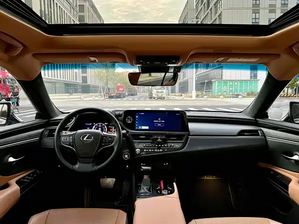 Lexus ES 2023