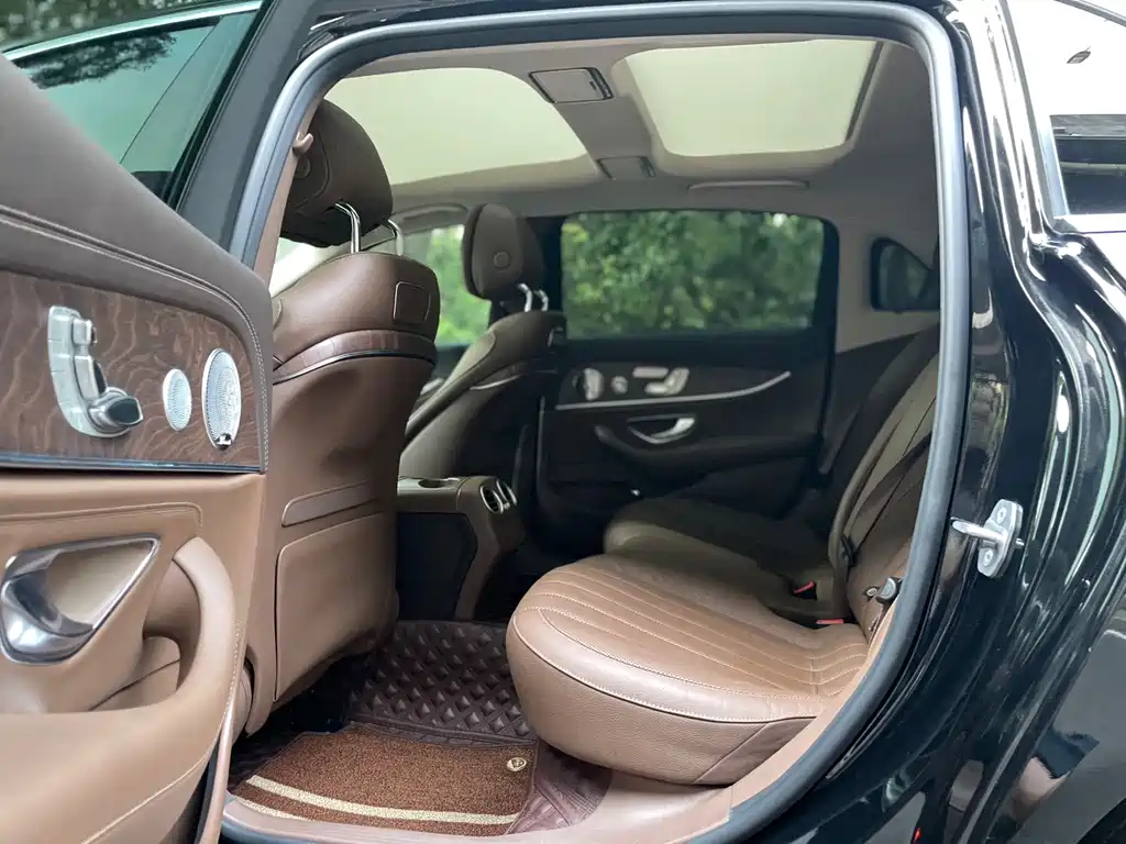 Mercedes-Benz E-Class 2020 — фото 17