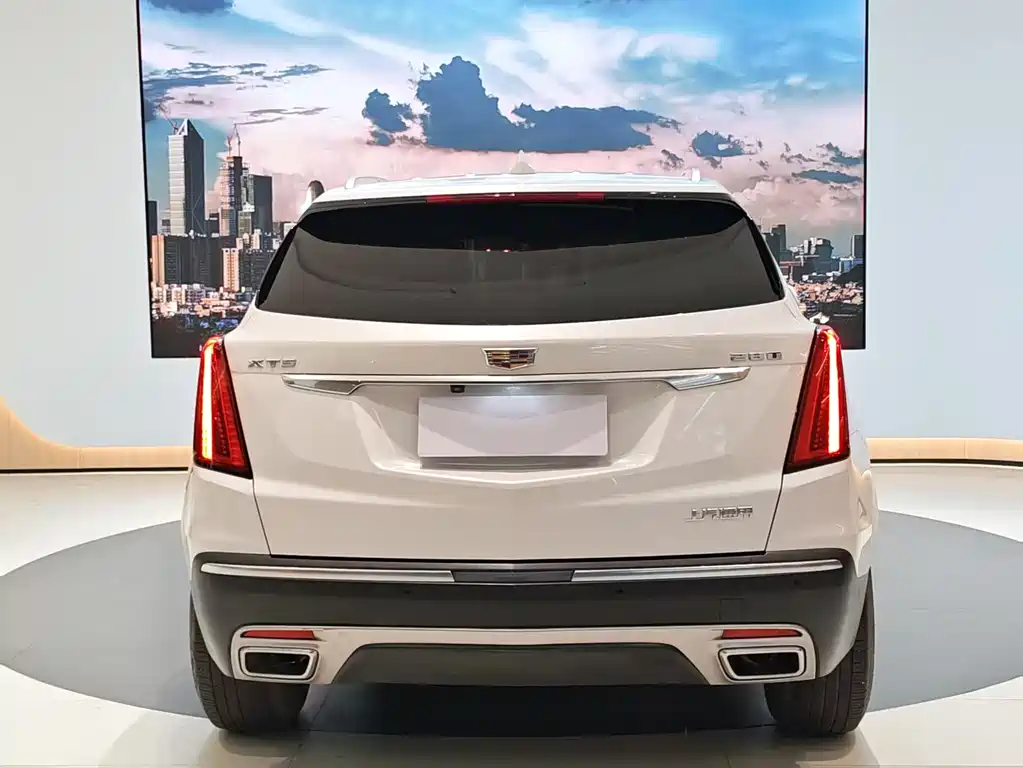 Cadillac XT5 2023 — фото 6