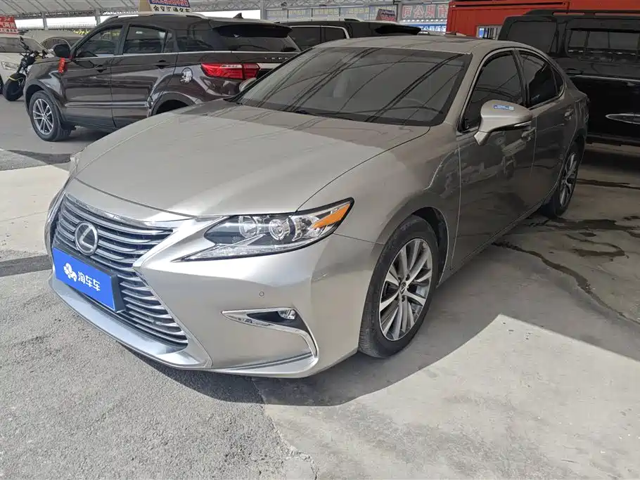 Lexus ES 2018 — фото 1