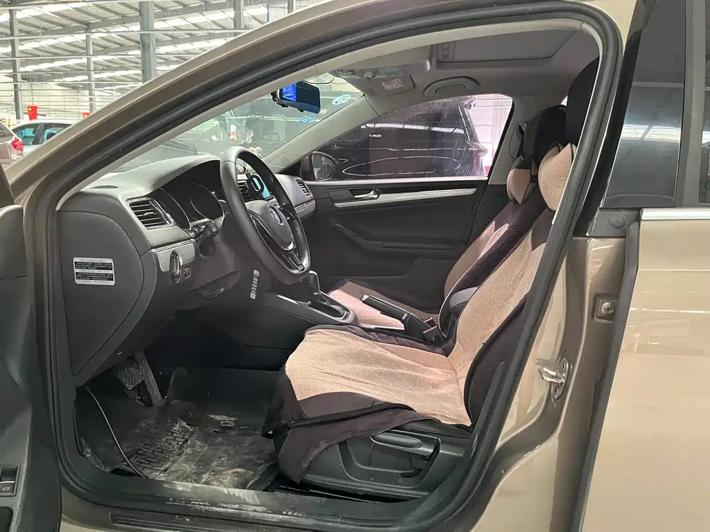 Volkswagen Sagitar 2016
