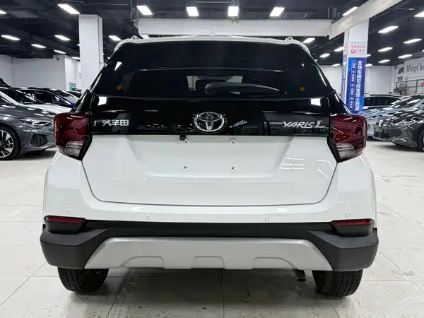 Toyota Yaris L 2022