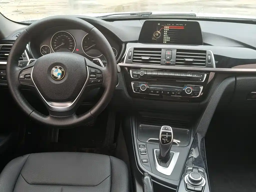 BMW 3 Series 2017 — фото 10