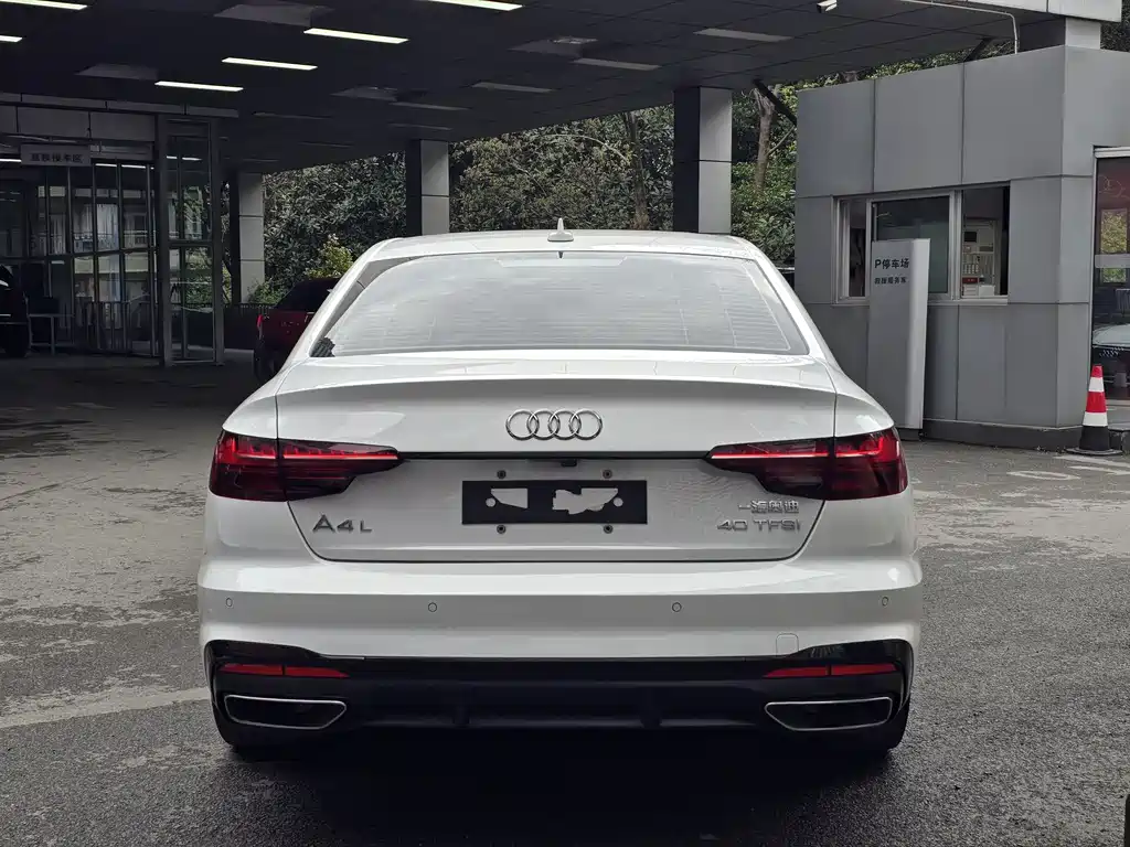 Audi A4L 2023 — фото 5