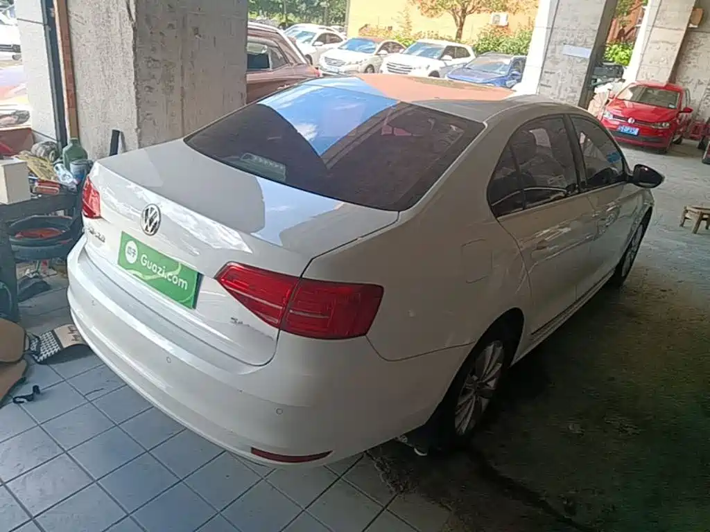 Volkswagen Sagitar 2016