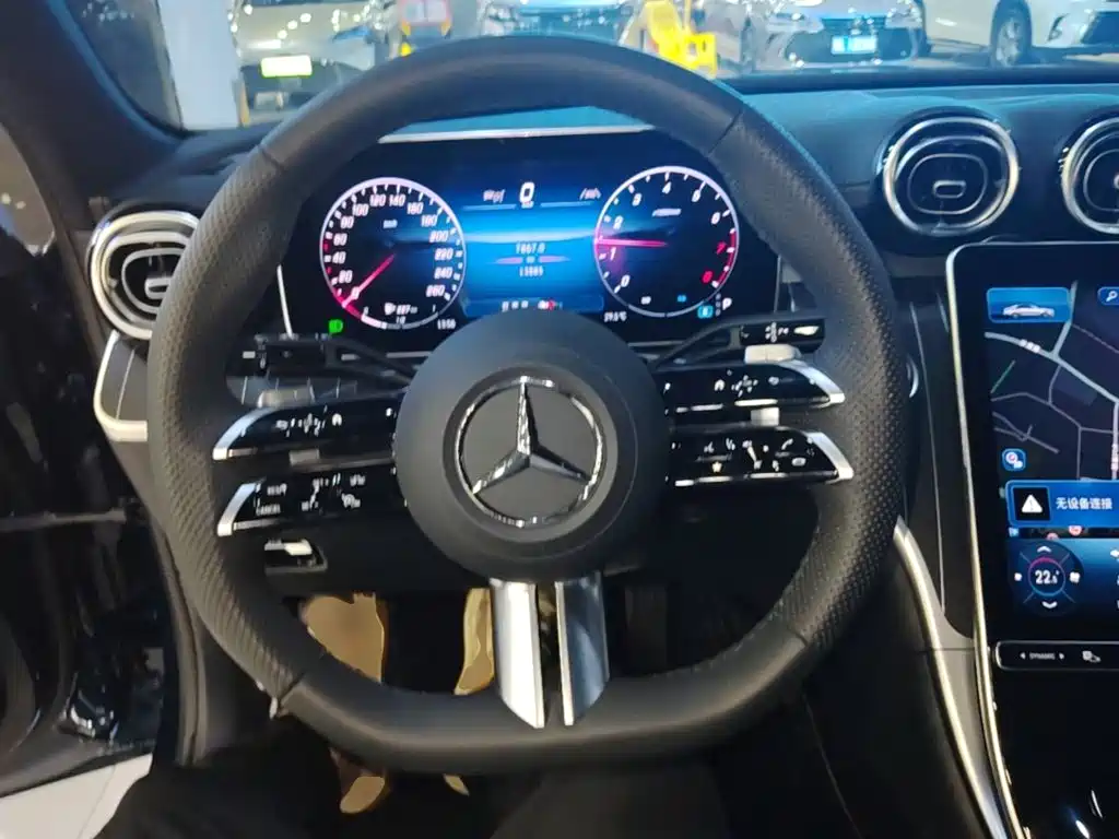 Mercedes-Benz C-Class 2025 — фото 11