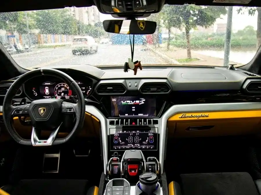 Lamborghini Urus 2024