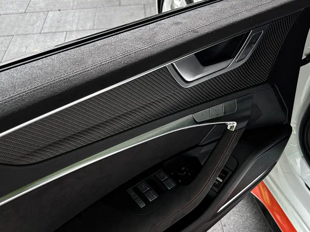 Audi RS 6 2025 — фото 12