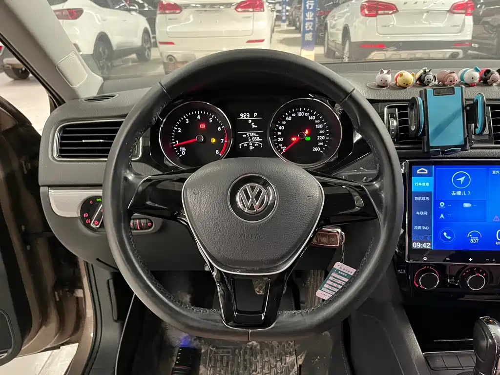 Volkswagen Sagitar 2016