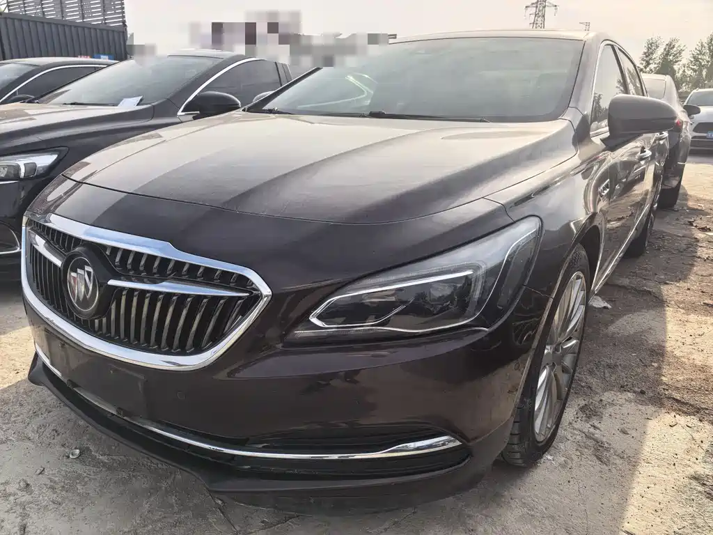 Buick LaCrosse 2018 — фото 1