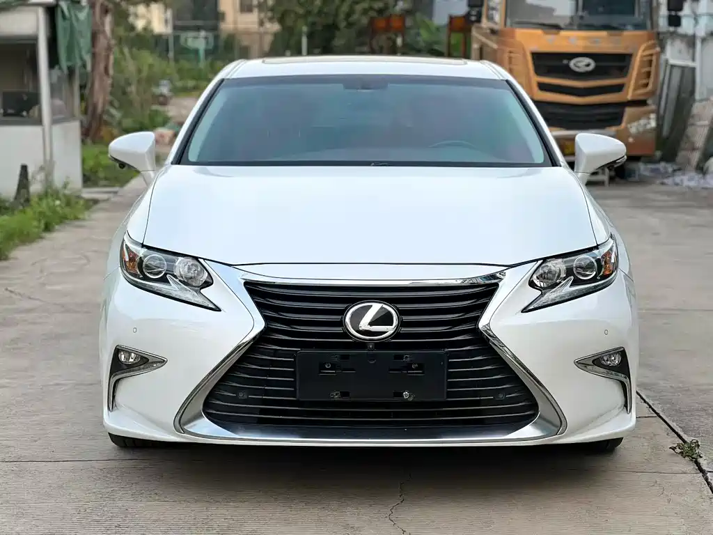 Lexus ES 2016 — фото 2