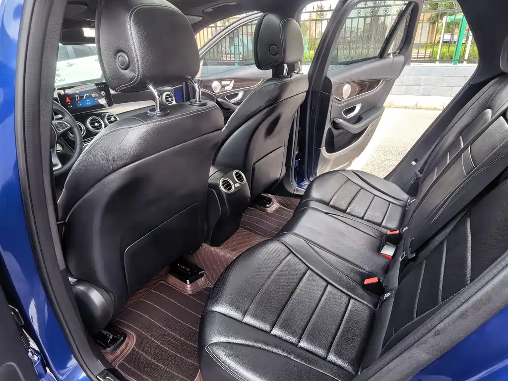 Mercedes-Benz GLC 2017 — фото 11