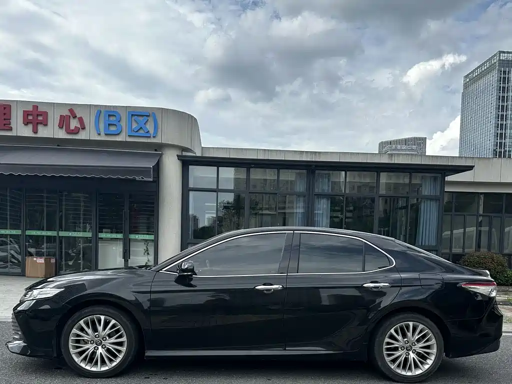 Toyota Camry 2020 — фото 4