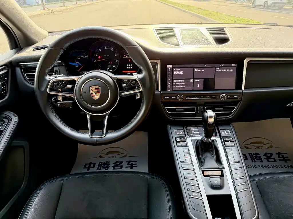 Porsche Macan 2019 — фото 24