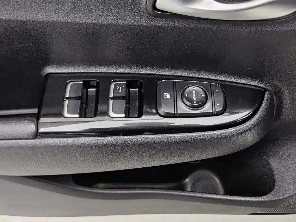 Kia KX Cross 2018 — фото 9