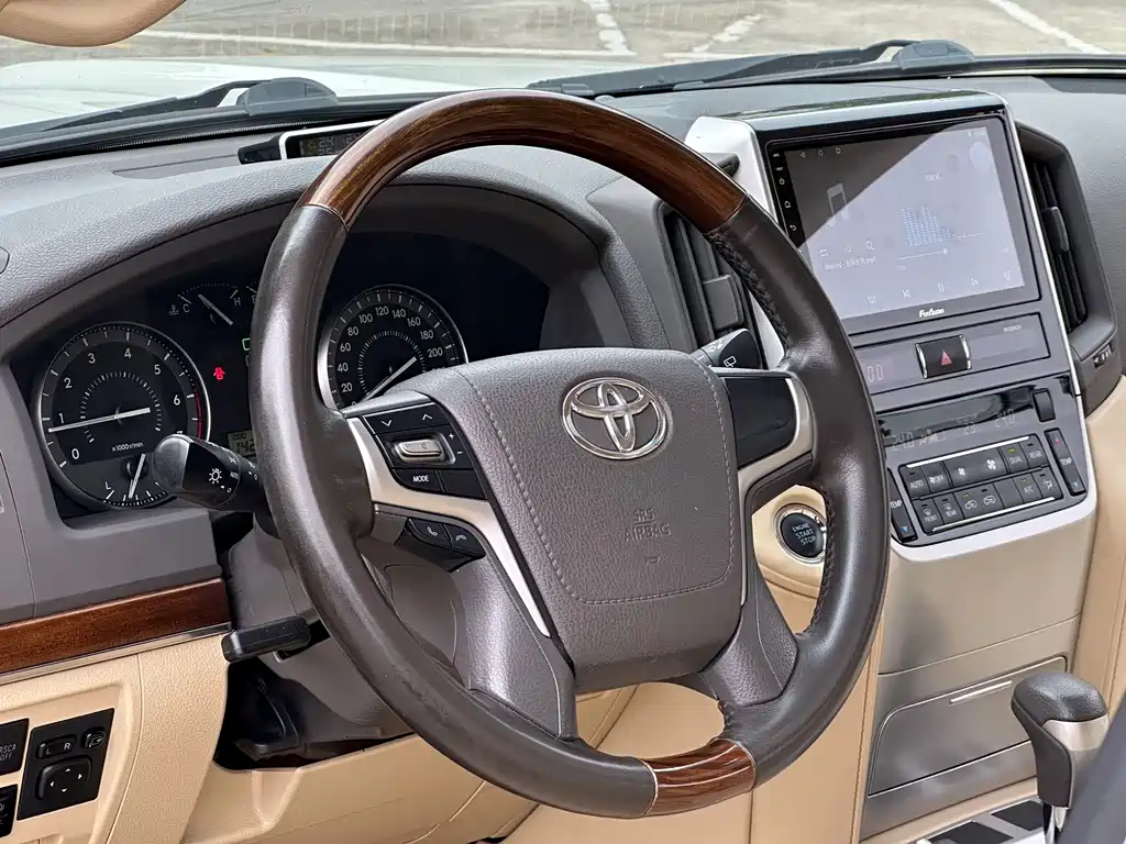 Toyota Land Cruiser 2017 — фото 10